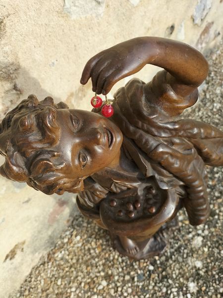 Statuette en plâtre Enfant aux cerises