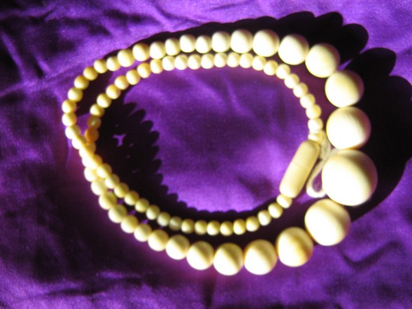 Collier de perles d'ivoire décroissantes