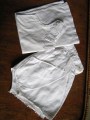 Petit jupon et chemisette en coton blanc pour poupée de collection ou bébé