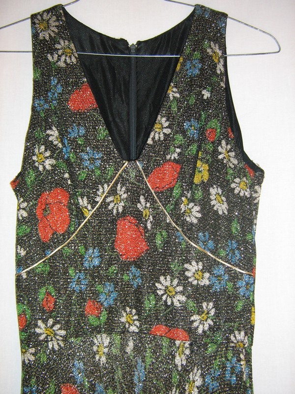 Robe longue fleurie en lamé 1970